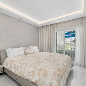 modern-and-large-apartment-in-the-heart-of-puerto-banus.1costadelsol.com/